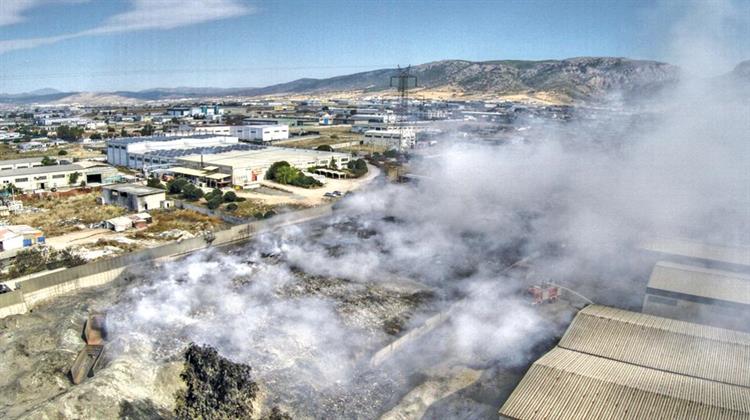 «Η Φωτιά Ακόμα Σιγοκαίει Εκλύοντας Τοξικές Ουσίες»