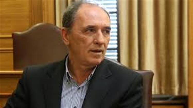 Η Κομισιόν Απαιτεί Εξηγήσεις Από τον Γ. Σταθάκη για την Επιτροπή Ανταγωνισμού