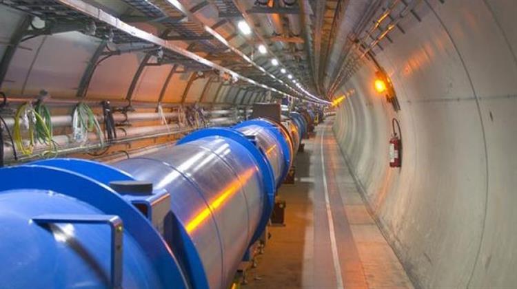 Οι Ερευνητές στο CERN Πιθανόν να Έχουν Ανακαλύψει Ένα Νέο Μυστηριώδες Σωματίδιο