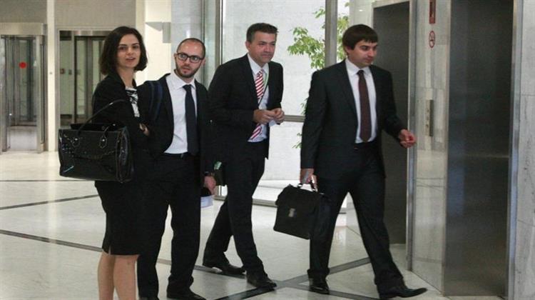 Απαιτήσεις - Σοκ: «Αυξήστε ΔΕΗ και ΕΥΔΑΠ, Κόψτε Μισθούς στο Δημόσιο, Κάντε Ομαδικές Απολύσεις»