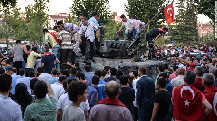 Economist: Πώς Οδηγηθήκαμε στο Αποτυχημένο Πραξικόπημα στην Τουρκία
