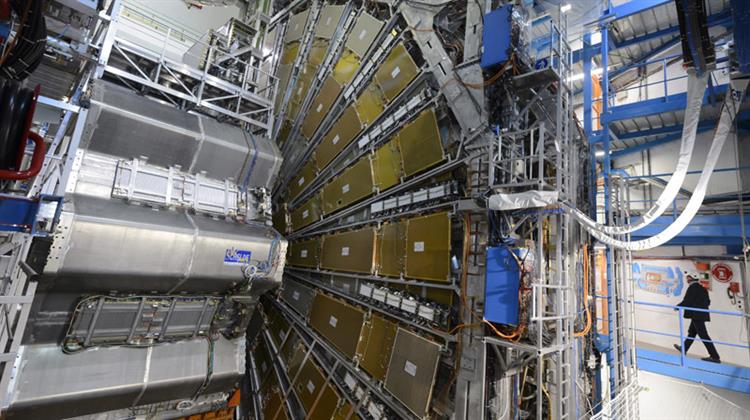 Στα Άδυτα του CERN Χτυπά Δυνατά η Ελληνική Καρδιά