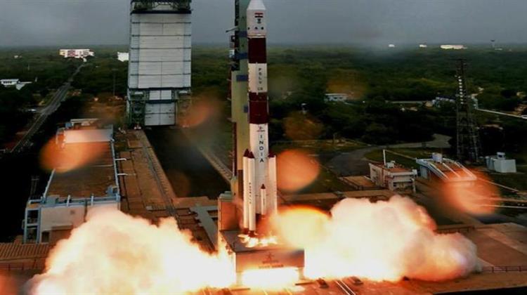 Ινδία: Επιτυχής Εκτόξευση 104 Δορυφόρων στο Διάστημα