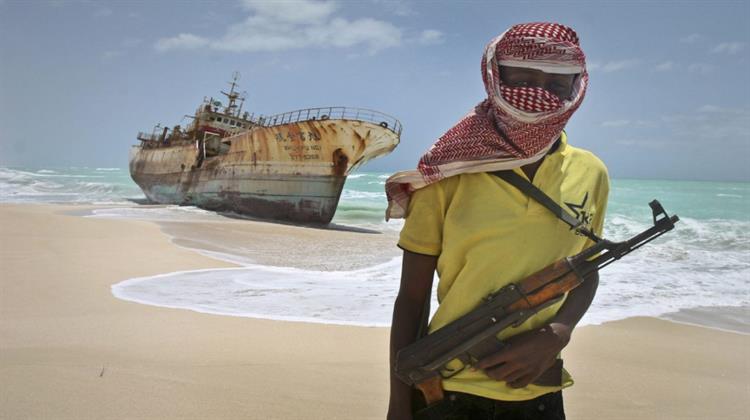 Λύτρα Ζητούν οι Σομαλοί Πειρατές που Κατέλαβαν Πετρελαιοφόρο
