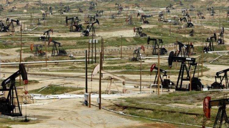 Βουτιά για τις Τιμές του Πετρελαίου Εν Μέσω Αυξημένων Αποθεμάτων στις ΗΠΑ