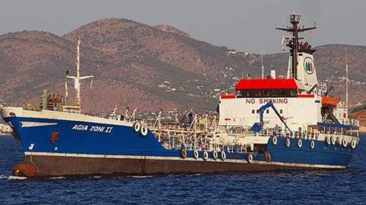 Ρύπανση σε Έκταση 1,5 Χλμ. Προκάλεσε η Βύθιση Δεξαμενόπλοιου στον Σαρωνικό