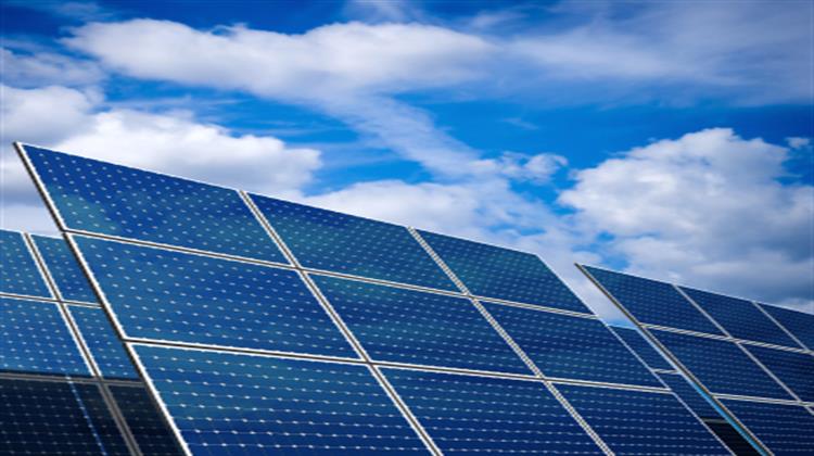 Η Ηλιακή Ενέργεια Γίνεται Περισσότερο Προσιτή με Μείωση Κόστους Άνω του 25%