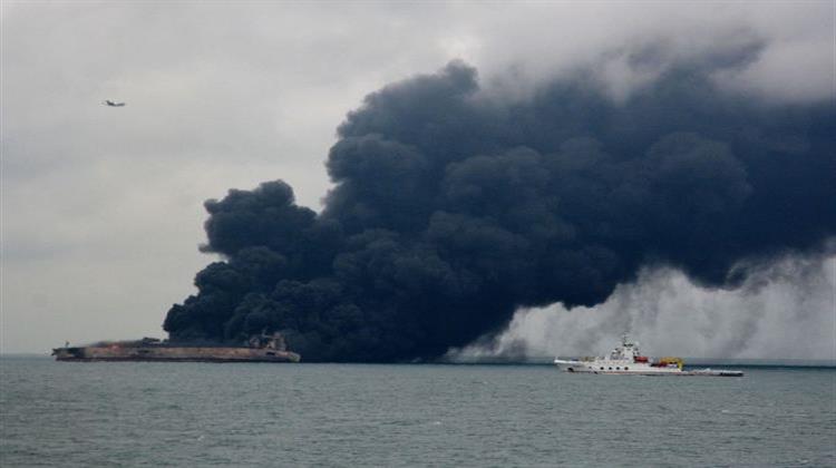 Φλέγεται Ιρανικό Δεξαμενόπλοιο που Συγκρούστηκε με Κινεζικό Φορτηγό Ανοιχτά της Σαγκάης