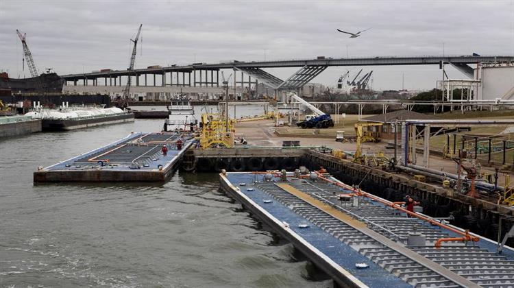 First Crude Oil Shipment Exports From U.S. After 40 Year Ban Lifted