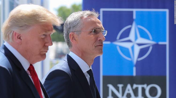 Politico: Η Επιθετική Ρητορική του Τραμπ στο ΝΑΤΟ Ενισχύει τη Ρωσία