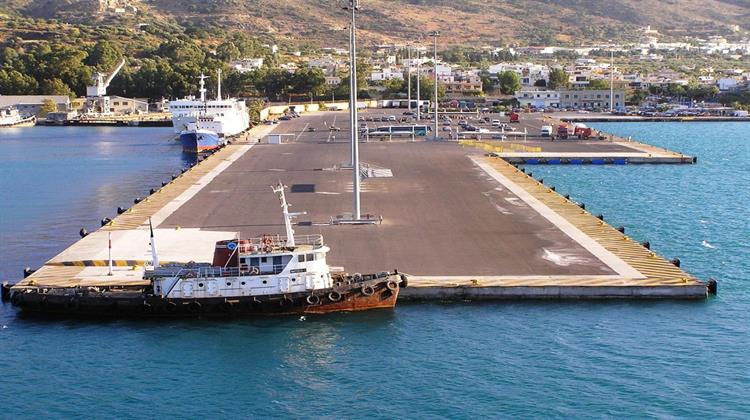 Για Πρώτη Φορά από το 1999, το Λιμάνι του Βόλου Αποκτά Μηχάνημα Μεταφοράς Φορτίων
