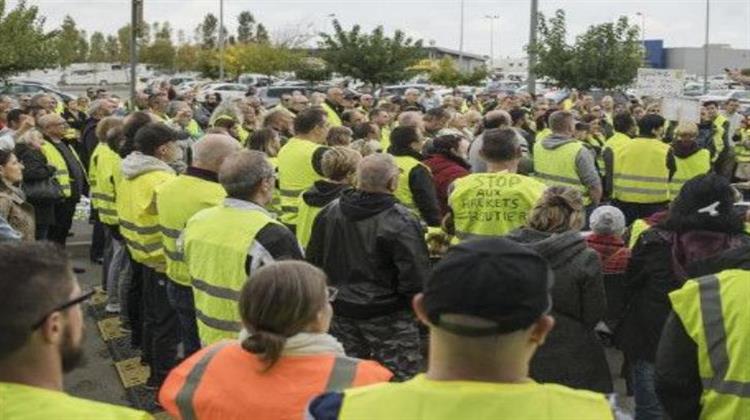 Γαλλία: Ακυρώνεται η Αύξηση της Φορολογίας στα Καύσιμα Υπό το Βάρος της Διαμαρτυρίας των «Κίτρινων Γιλέκων»