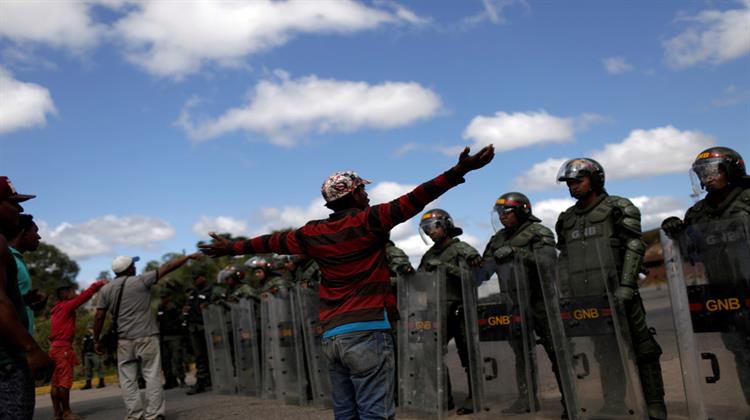 Βενεζουέλα: Πληροφορίες για Ένα Νεκρό και Τραυματίες σε Συγκρούσεις Πολιτών με Μονάδες του Στρατού στα Σύνορα με την Βραζιλία
