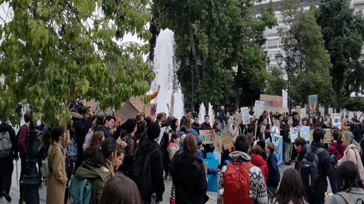 Οι Μαθητές Διαδηλώνουν για τη Σωτηρία του Πλανήτη