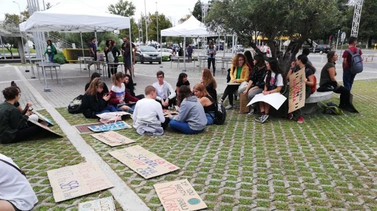Καθιστική Mαθητική και Φοιτητική Διαμαρτυρία για την Κλιματική Αλλαγή
