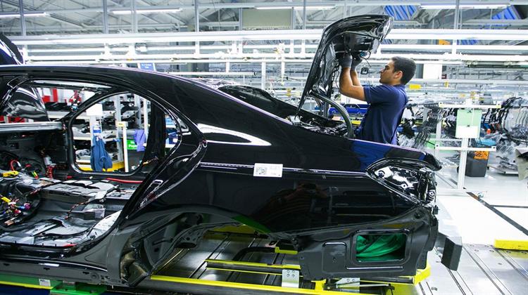 Με Περικοπές Θέσεων Εργασίας θα Περιορίσει το Λειτουργικό Κόστος κατά 1 δισ. Eυρώ η Daimler