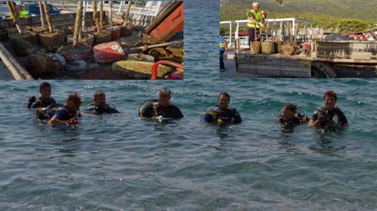 «Ψάρεψαν» Βάσεις Ομπρελών Από το Bυθό και Mία Καρέκλα
