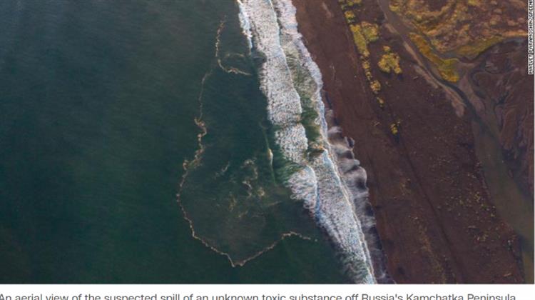 Ένα Συμπαγές Στρώμα Ρύπων 40 Χλμ. Επιπλέει στη Θάλασσα στα Ανοικτά της Καμτσάτκα