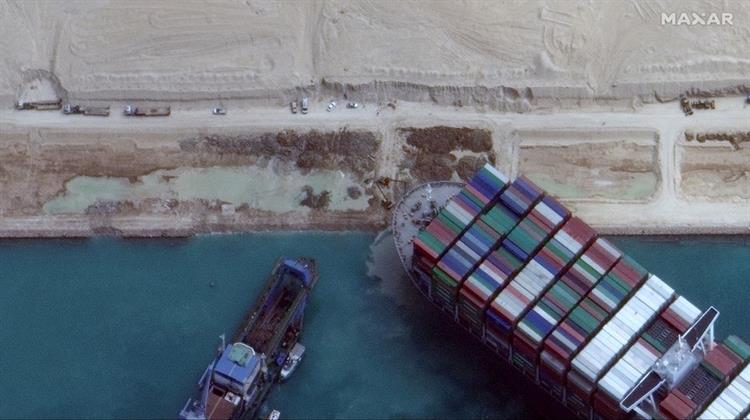 Oil Falls 1% as Traffic in Suez Canal Resumes