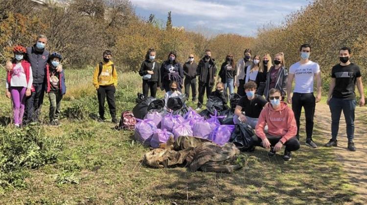 «The Cleaningans», οι Νεαροί... Χούλιγκανς της Καθαριότητας που «Χτυπούν» Όπου Υπάρχουν Σκουπίδια