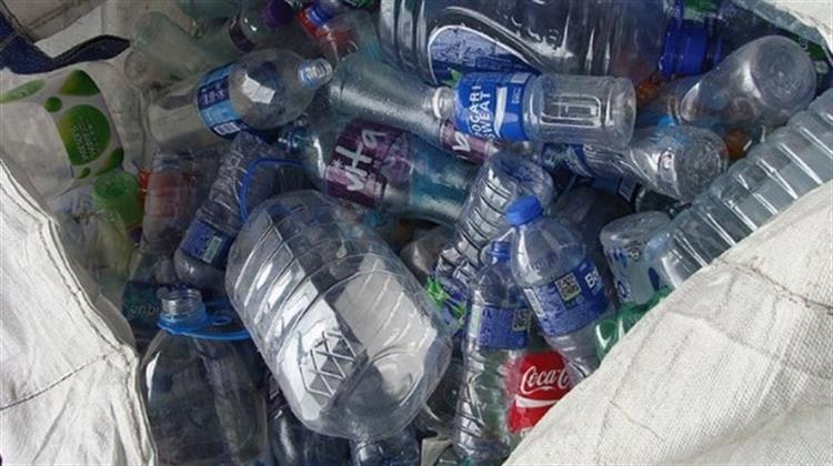 Ταϊλάνδη: Η Χώρα Ανακυκλώνει Πλαστικά Μπουκάλια και τα Μετατρέπει σε Προστατευτικές Στολές μιας Χρήσης