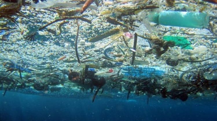 ΕΛΚΕΘΕ: Περίπου 3.760 Τόνοι Πλαστικών Πλέουν Σήμερα στη Μεσόγειο