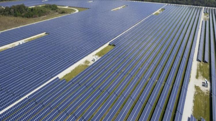 Η Μεγαλύτερη Ηλιακή Μπαταρία στον Κόσμο Λειτουργεί Τώρα στη Φλόριντα