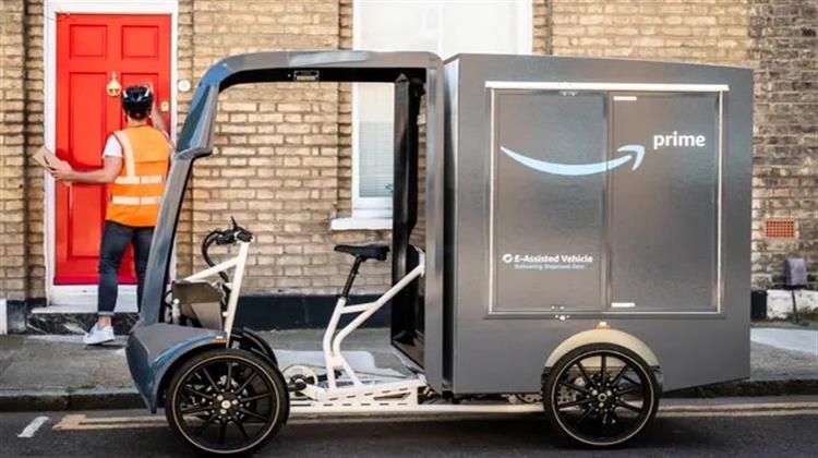 Βρετανία-Amazon: Μείωση Ρύπων με Περισσότερα Ηλεκτροκίνητα Ποδήλατα, Αλλά και Εργαζόμενους που θα Παραδίδουν Πεζή Πακέτα
