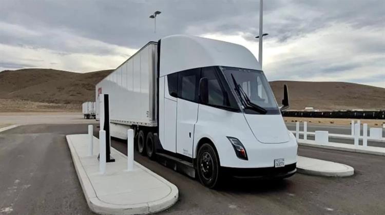 Η Tesla Παρέδωσε το Πρώτο Ηλεκτρικό Semi Τruck Πέντε Χρόνια Μετά την Αρχική Ανακοίνωσή του