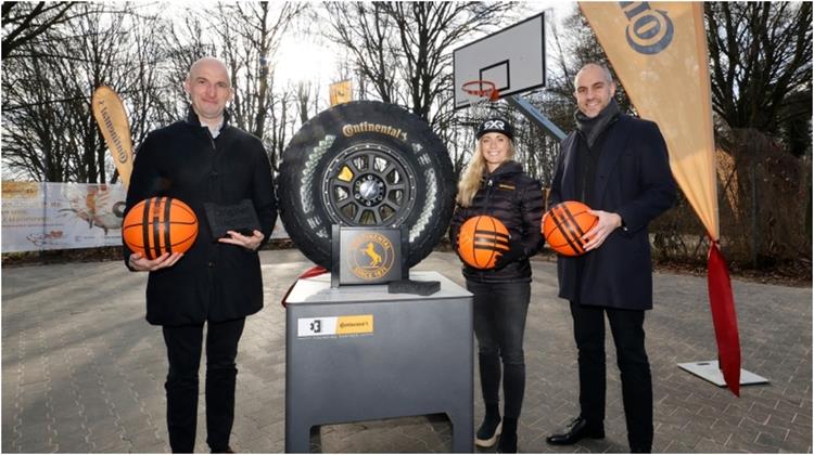 Continental: Κατασκεύασε Τάπητα σε Γήπεδο Μπάσκετ στη Γερμανία από Ανακυκλωμένα Ελαστικά