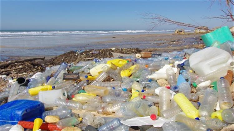 Τα Πλαστικά που Ρυπαίνουν τους Ωκεανούς Μπορεί Σχεδόν να Τριπλασιαστούν ως το 2040