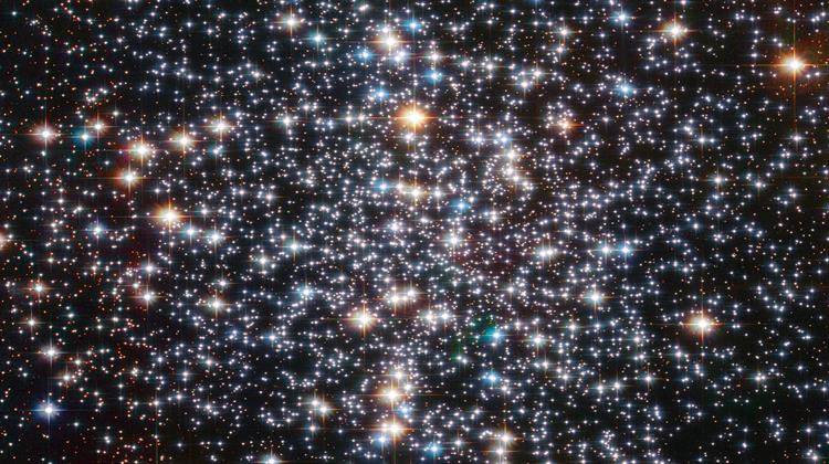 Αστρονόμοι Εντοπίζουν μια Σπάνιου Μεγέθους Μαύρη Τρύπα