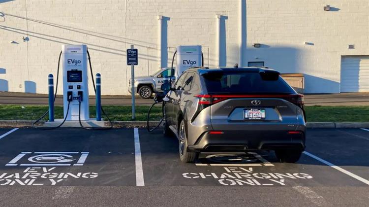 Toyota: Aνησυχούν οι Μέτοχοι για το Προβάδισμα της Tesla στα EVs