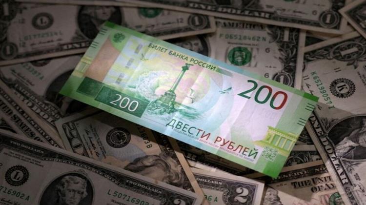 Το Ρούβλι Αποδυναμώνεται σε Χαμηλό 17 Μηνών Έναντι του Δολαρίου