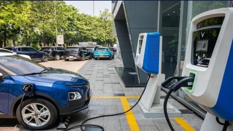 Βρετανία: Αστυνoμικοί στα Σημεία Φόρτισης EVs για τους Καβγάδες στις Ουρές