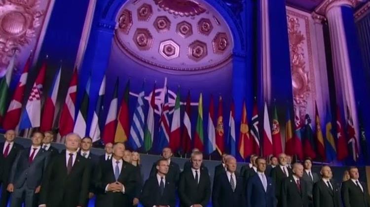 Μεγάλη Παράσταση Ή Φάρσα