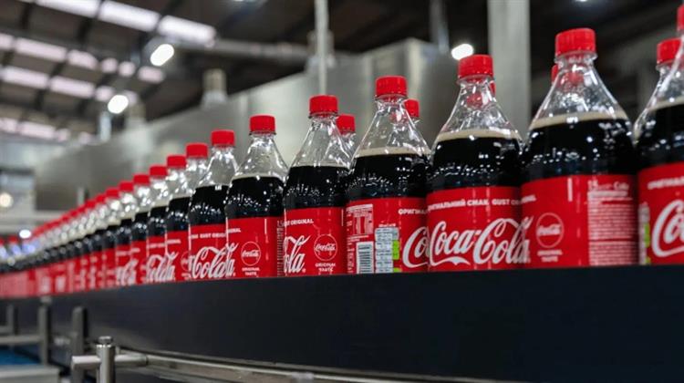 Γαλλία: Ίχνη Μικροπλαστικών σε Φιάλες Coca-Cola και Schweppes