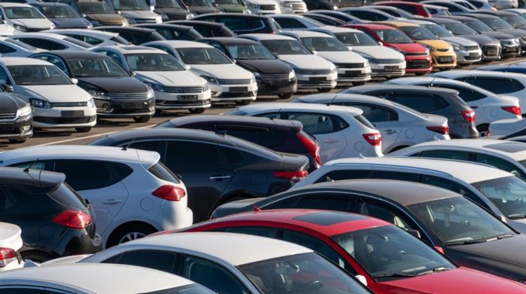 Πλήθος Aντιδράσεων για την Eπιβολή Δασμών 25% από Τραμπ σε όλα τα Eισαγόμενα Aυτοκίνητα