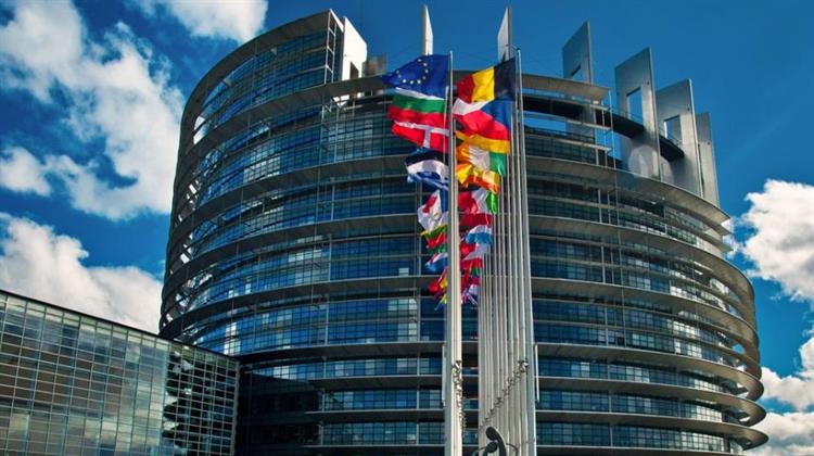 Για «Στιβαρή, Σταθμισμένη» Απάντηση στους Νέους Δασμούς Τραμπ στις Εισαγωγές Αυτοκινήτων στις ΗΠΑ Προειδοποιεί η Κομισιόν