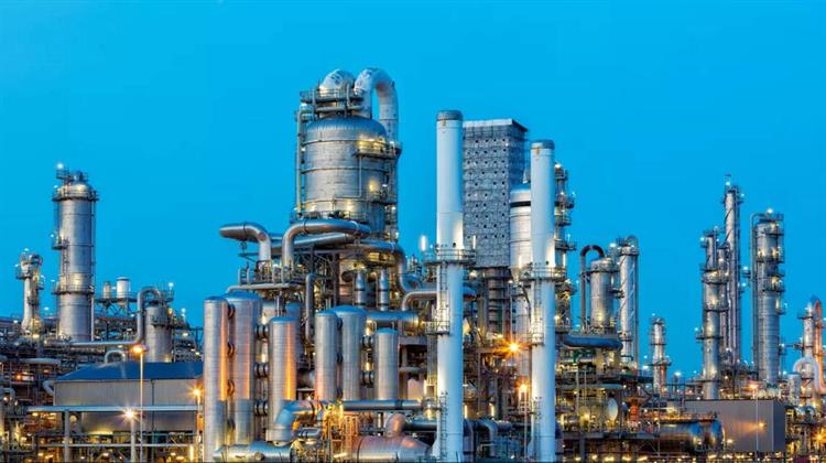 Saudi Aramco Looks to Invest in Indian Refineries, Sources Say