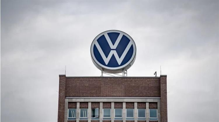 Volkswagen Reins in Margin Hopes as Tariffs Cloud Prospects