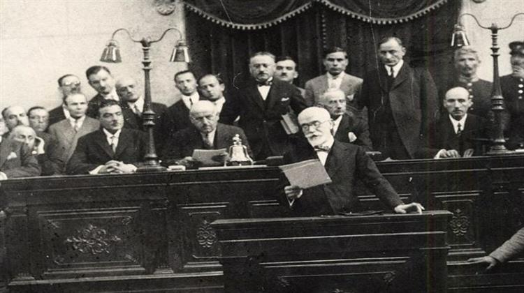 Κατάργηση της Μονιμότητας των Δημοσίων Υπαλλήλων;