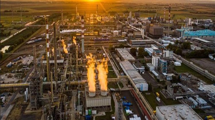 Hungary, Slovakia Want to Stop EU Proposal to Phase-Out Russian Oil and Gas Imports