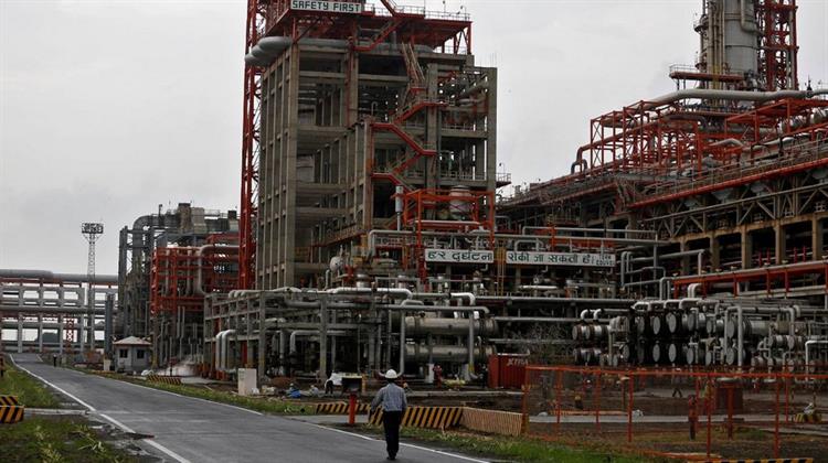 CEO of Russia-Backed Indian Refiner Nayara Resigns After EU Sanctions, Sources Say