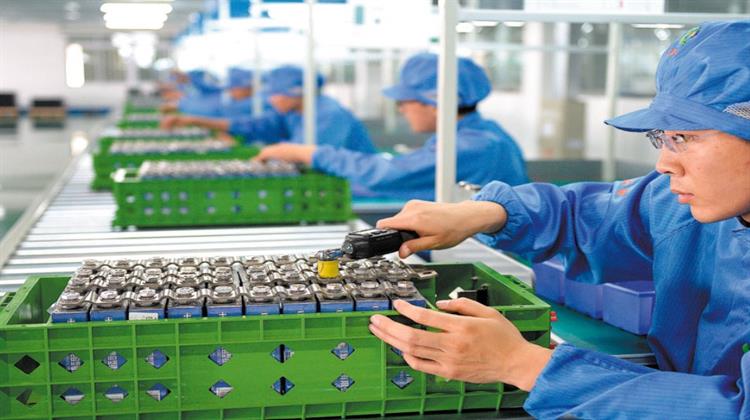 Η Κίνα Στέλνει 2.000 Εργάτες για την Κατασκευή Μπαταριών Ενέργειας στην Ευρώπη