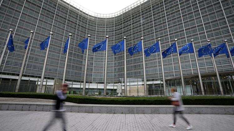 Η ΕΕ Κάνει το Πρώτο Βήμα για τον Τερματισμό των Εισαγωγών Ρωσικού Πετρελαίου και Φυσικού Αερίου