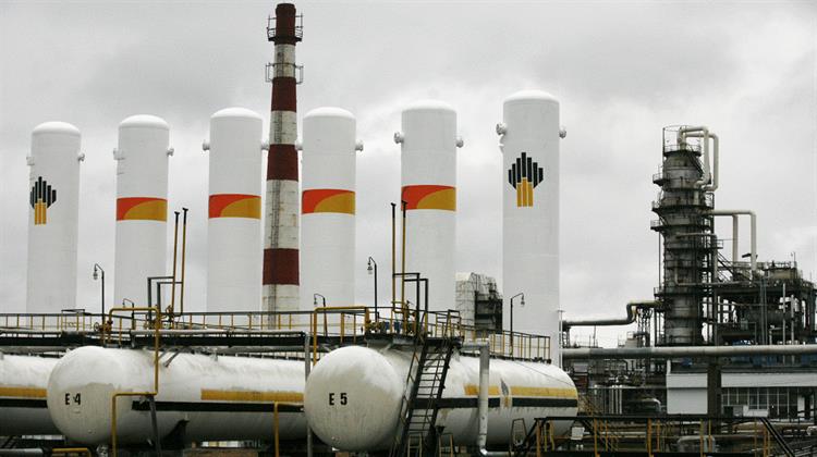 Putin Defiant After Trump Sanctions Russian Oil Companies Over Ukraine