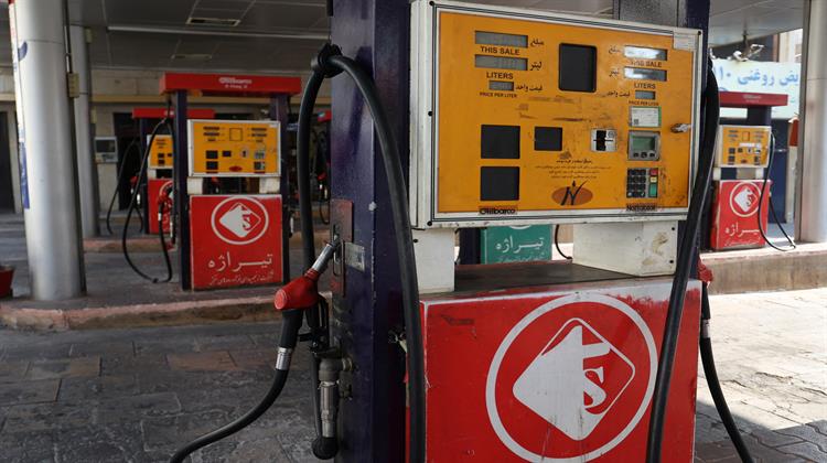 Ιράν: Αναπόφευκτη η Αύξηση στις Τιμές Βενζίνης, Λέει ο Πρόεδρος