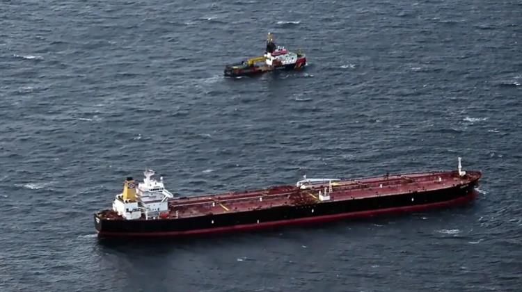 Τάνκερ με Ρωσικό Πετρέλαιο για Ινδία, Παραμένει στη Βαλτική υπό την Απειλή Κυρώσεων των ΗΠΑ