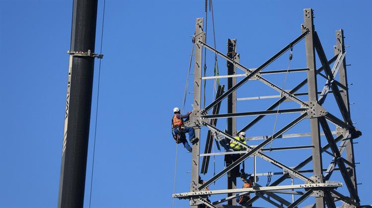 German Lawmakers Back Measures to Lower Electricity Costs